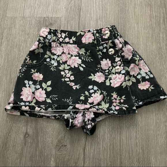 Sz 4 Girls Floral Shorts, Skorts, and Skirts! - Picture 2 of 9